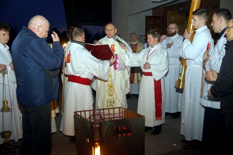 Świdnica. Wigilia Paschalna u Królowej Polski z chrztem katechumena