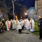 Płock. Wigilia Paschalna w katedrze