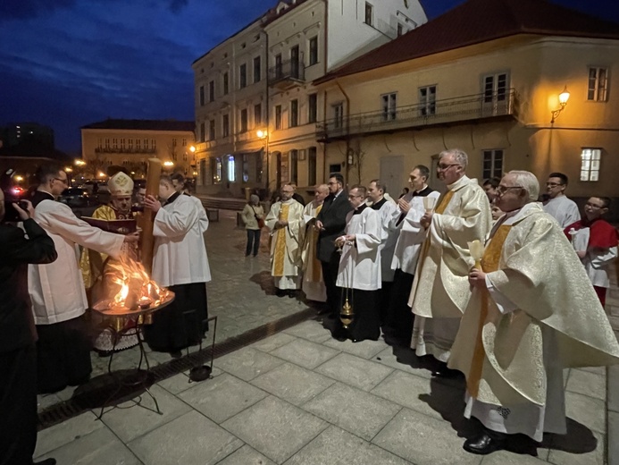 Wigilia Paschalna w bielskiej katedrze św. Mikołaja - 2023