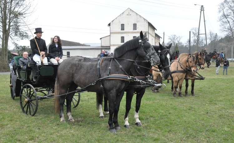 Wielkanocna procesja konna w Żędowicach