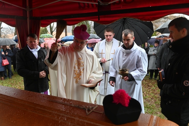Pogrzeb ks. Stanisława Pająka, który służył na wałbrzyskim Poniatowie 43 lata
