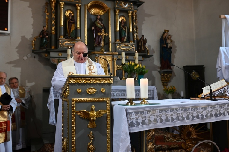 Pogrzeb ks. Stanisława Pająka, który służył na wałbrzyskim Poniatowie 43 lata