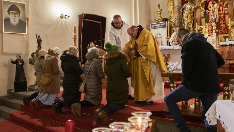 Świerki. Zawierzyli kapłanów Matce Bożej