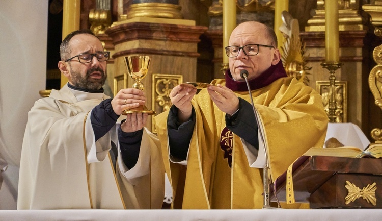 Świerki. Zawierzyli kapłanów Matce Bożej