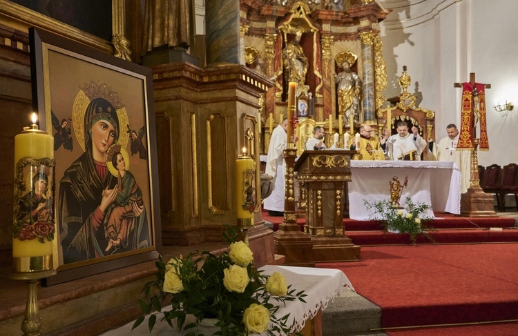 Świerki. Zawierzyli kapłanów Matce Bożej