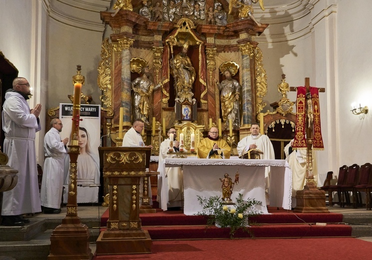 Świerki. Zawierzyli kapłanów Matce Bożej