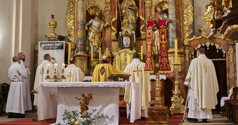 Świerki. Zawierzyli kapłanów Matce Bożej