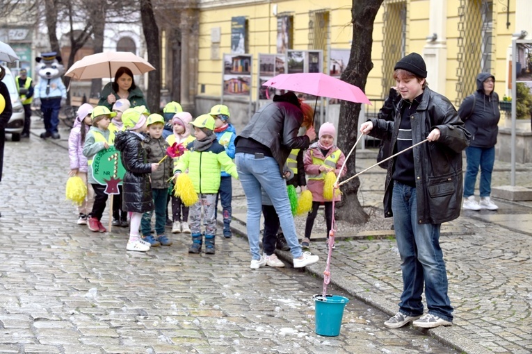 Żółty marsz żonkili z Pola Nadziei przeszedł przez Świdnicę