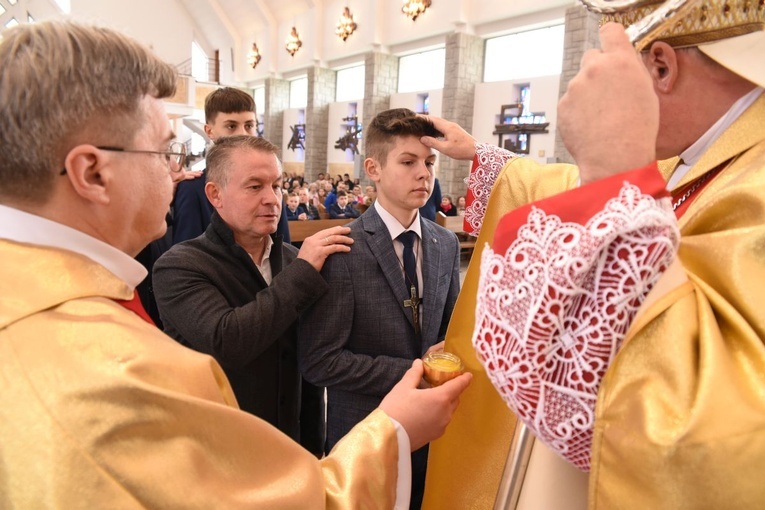 Bierzmowanie w Męcinie