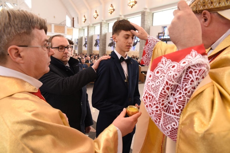 Bierzmowanie w Męcinie