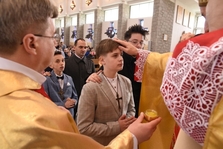 Bierzmowanie w Męcinie