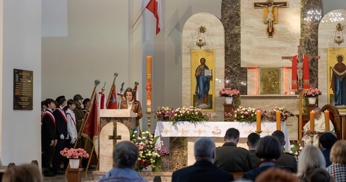 Za pomordowanych modlono się w parafii garnizonowej w Skierniewicach. 