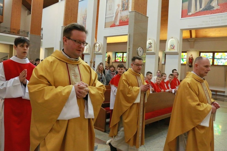 Ministranci i lektorzy u Matki Bożej