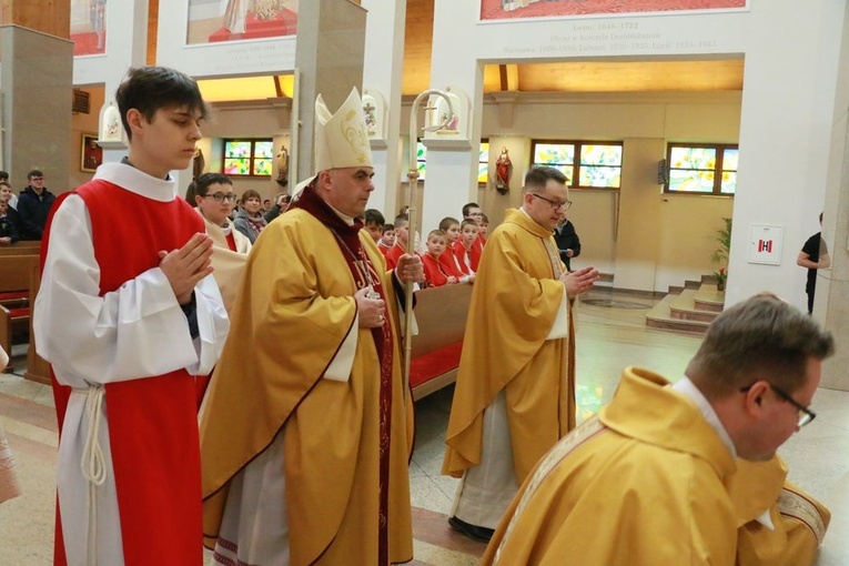 Ministranci i lektorzy u Matki Bożej