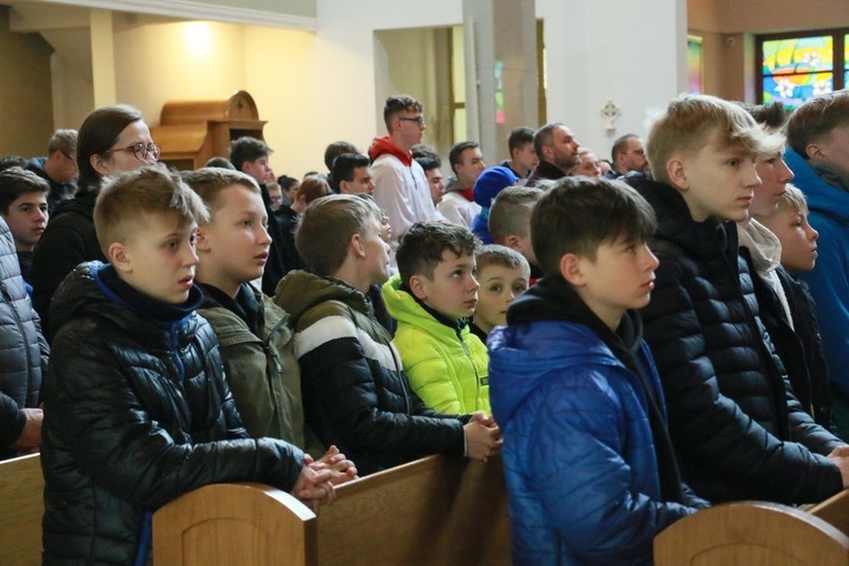 Ministranci i lektorzy u Matki Bożej