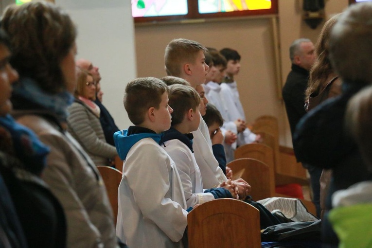 Ministranci i lektorzy u Matki Bożej