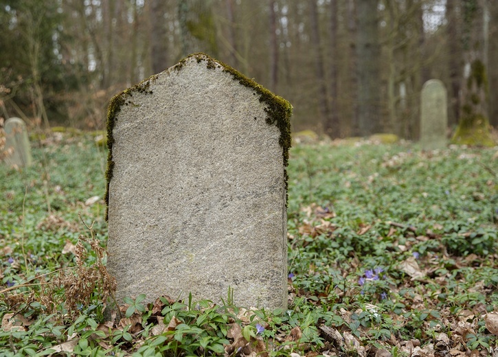 Sprzątanie cmentarza w Jankowie