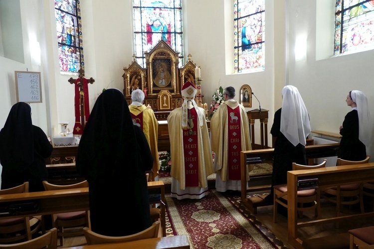 Bp Piotr Greger u kęckich sióstr zmartwychwstanek 2023