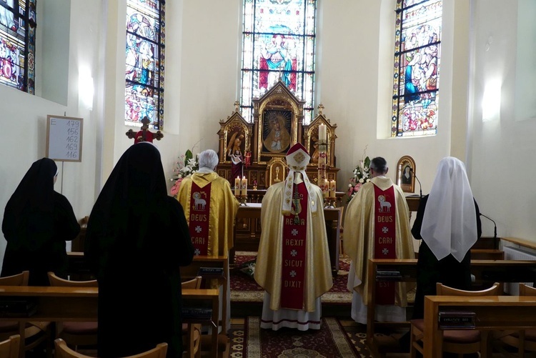 Bp Piotr Greger u kęckich sióstr zmartwychwstanek 2023