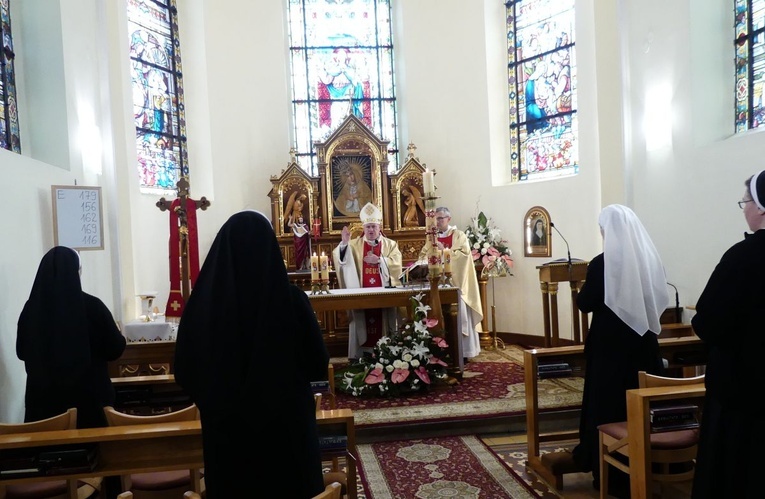 Bp Piotr Greger u kęckich sióstr zmartwychwstanek 2023