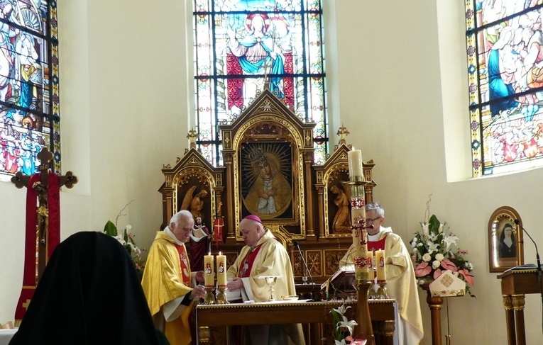 Bp Piotr Greger u kęckich sióstr zmartwychwstanek 2023