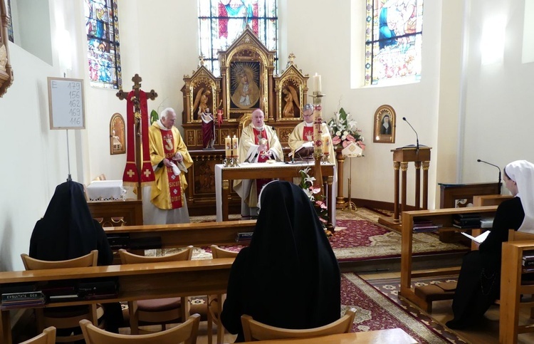 Bp Piotr Greger u kęckich sióstr zmartwychwstanek 2023