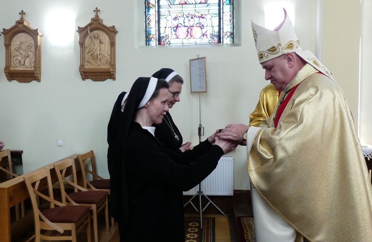 Bp Piotr Greger u kęckich sióstr zmartwychwstanek 2023