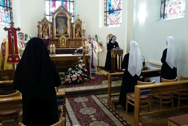 Bp Piotr Greger u kęckich sióstr zmartwychwstanek 2023