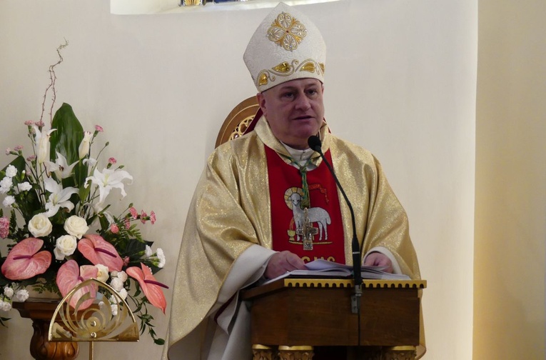 Bp Piotr Greger u kęckich sióstr zmartwychwstanek 2023