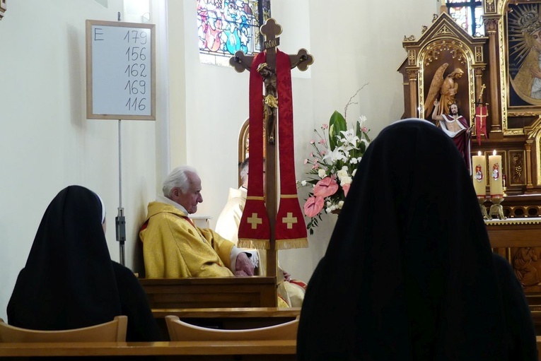 Bp Piotr Greger u kęckich sióstr zmartwychwstanek 2023