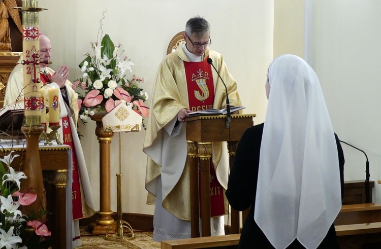 Bp Piotr Greger u kęckich sióstr zmartwychwstanek 2023