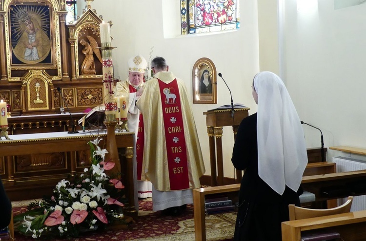 Bp Piotr Greger u kęckich sióstr zmartwychwstanek 2023