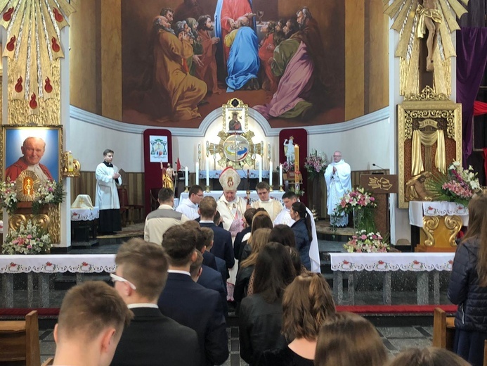 Bierzmowanie i peregrynacja symboli ŚDM