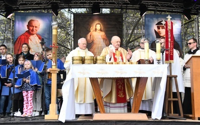 Kard. Nycz: Tę niedzielę upodobał sobie Jezus