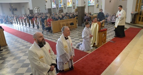 Spotkanie rozpoczęła Koronka do Bożego Miłosierdzia, sprawowana w bazylice pw. MB Ostrobramskiej.