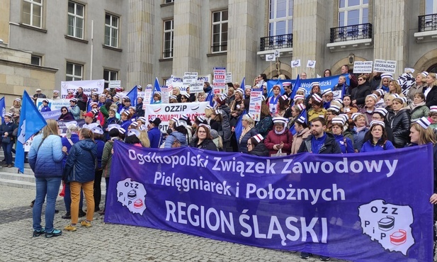 Katowice. Protest pielęgniarek i położnych 