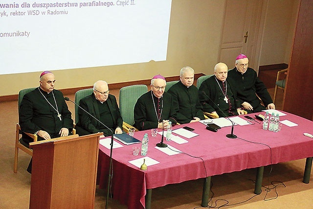 	Wystąpienia i dzielenie się doświadczeniem pomagają kapłanom lepiej służyć ludziom.