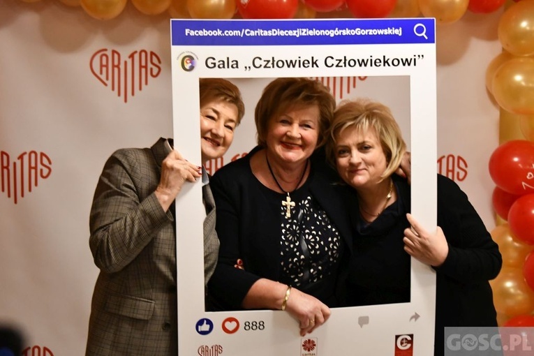 Statuetki "Człowiek Człowiekowi" wręczone