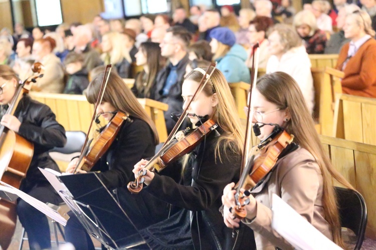 Koncert uwielbienia w Miłosierdziu