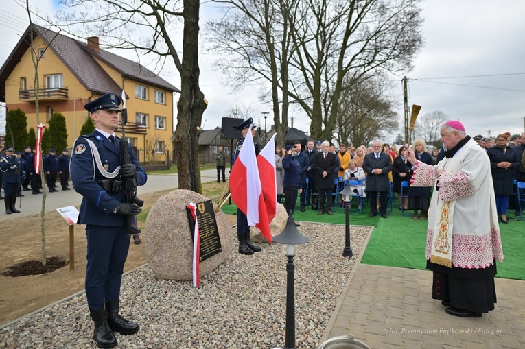 Jakubów. Kolejny dąb pamięci