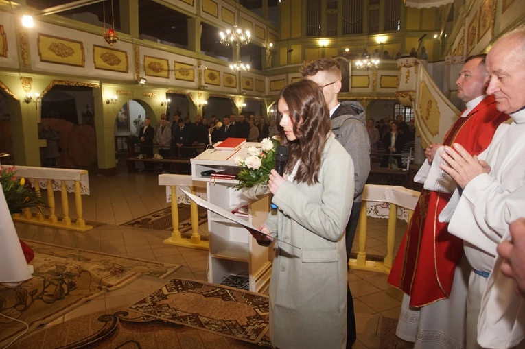 Głuszyca. Bierzmowanie u Królowej Polski