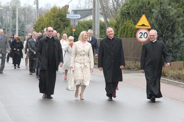 Nadanie patrona i poświęcenie sztandaru szkoły w Jodłówce-Wałkach