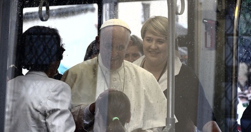 Papież czułości. 5 poruszających gestów Franciszka