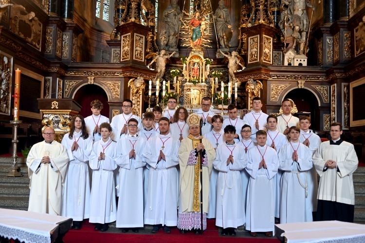 Promocja ceremoniarzy i lektorów w świdnickiej katedrze 