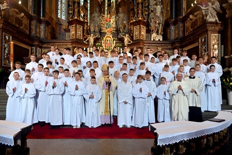 Promocja ceremoniarzy i lektorów w świdnickiej katedrze 