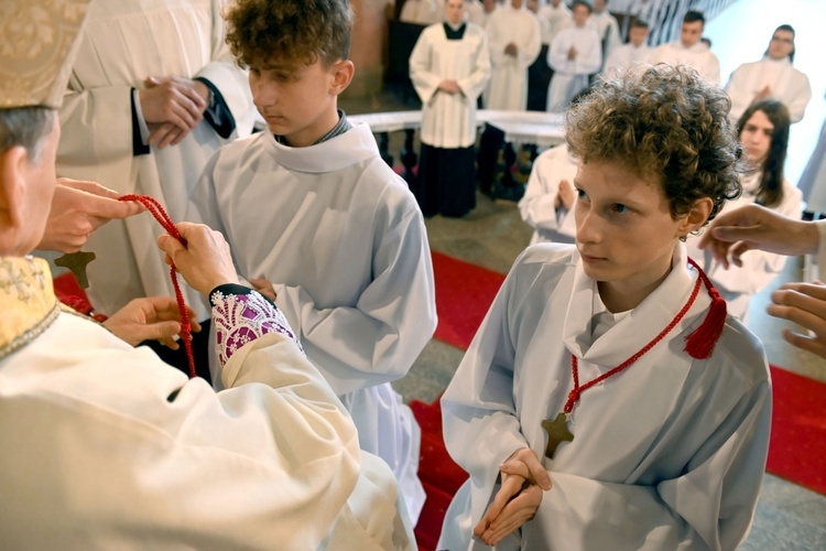 Promocja ceremoniarzy i lektorów w świdnickiej katedrze 