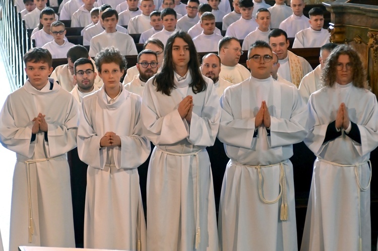 Promocja ceremoniarzy i lektorów w świdnickiej katedrze 