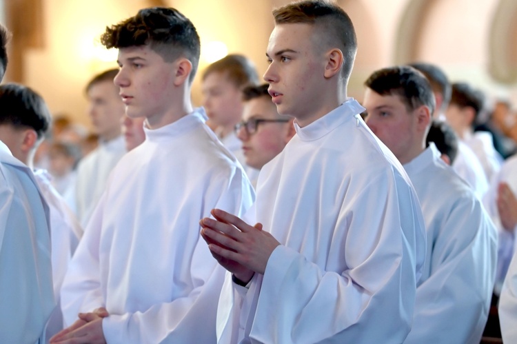 Promocja ceremoniarzy i lektorów w świdnickiej katedrze 