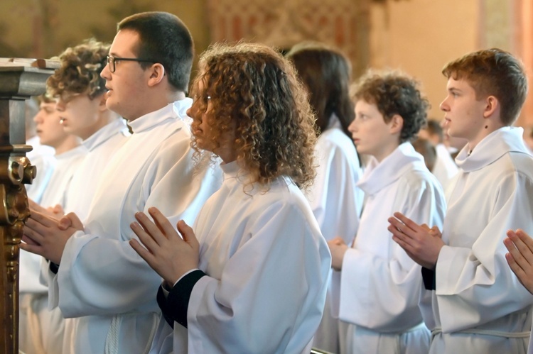 Promocja ceremoniarzy i lektorów w świdnickiej katedrze 