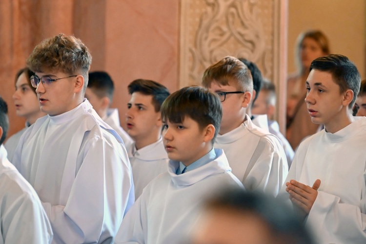 Promocja ceremoniarzy i lektorów w świdnickiej katedrze 